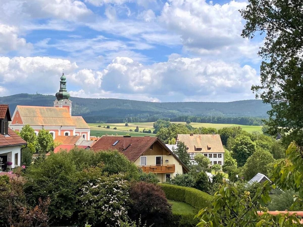 Ferienwohnungen Am Kirchberg Neualbenreuth Exteriér fotografie